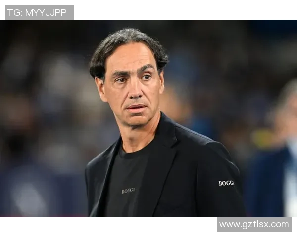 足球明星在逆境中展现绝望情绪的瞬间与心路历程